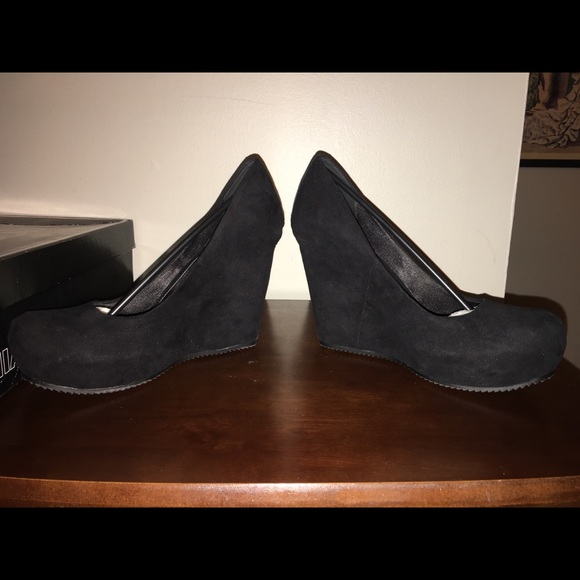 MIA Ivette Wedges - Black - WORN ONCE - Picture 3 of 8